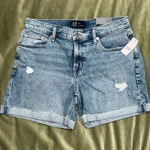NWT Gap Midrise 5” Short - Size 6/28
